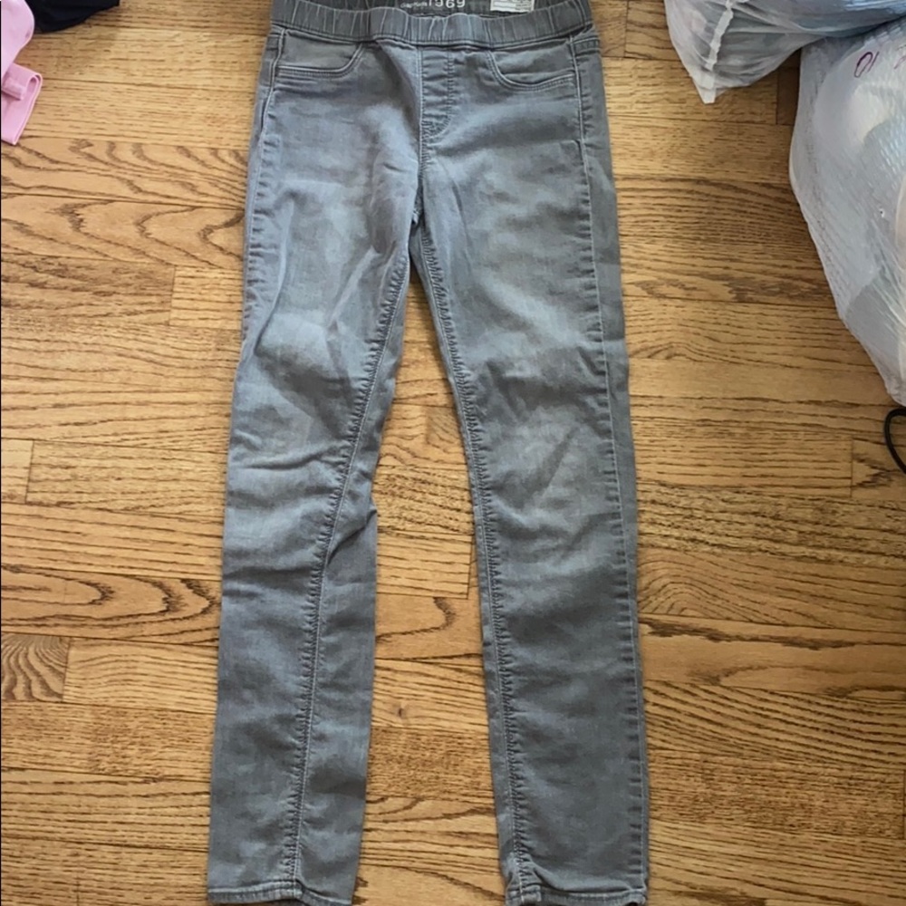grey jeggings